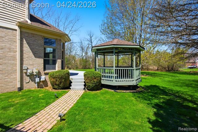 8488 Annette Avenue, Grosse Ile, MI 48138
