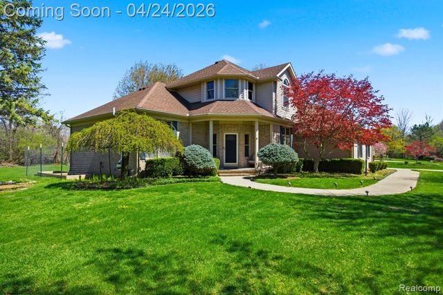8488 Annette Avenue, Grosse Ile, MI 48138