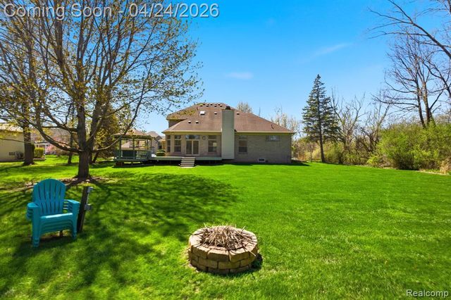 8488 Annette Avenue, Grosse Ile, MI 48138