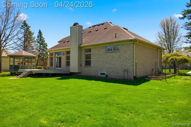 8488 Annette Avenue, Grosse Ile, MI 48138