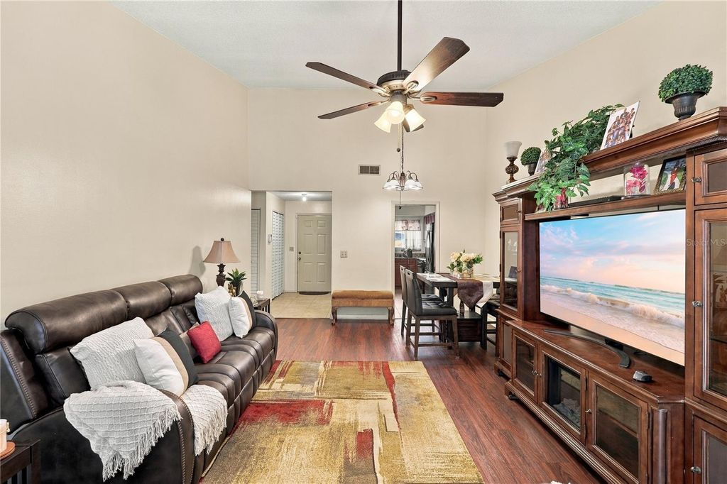 Image 13 of property listing at 4631 N PINE HILLS ROAD 110, Orlando, FL 32808