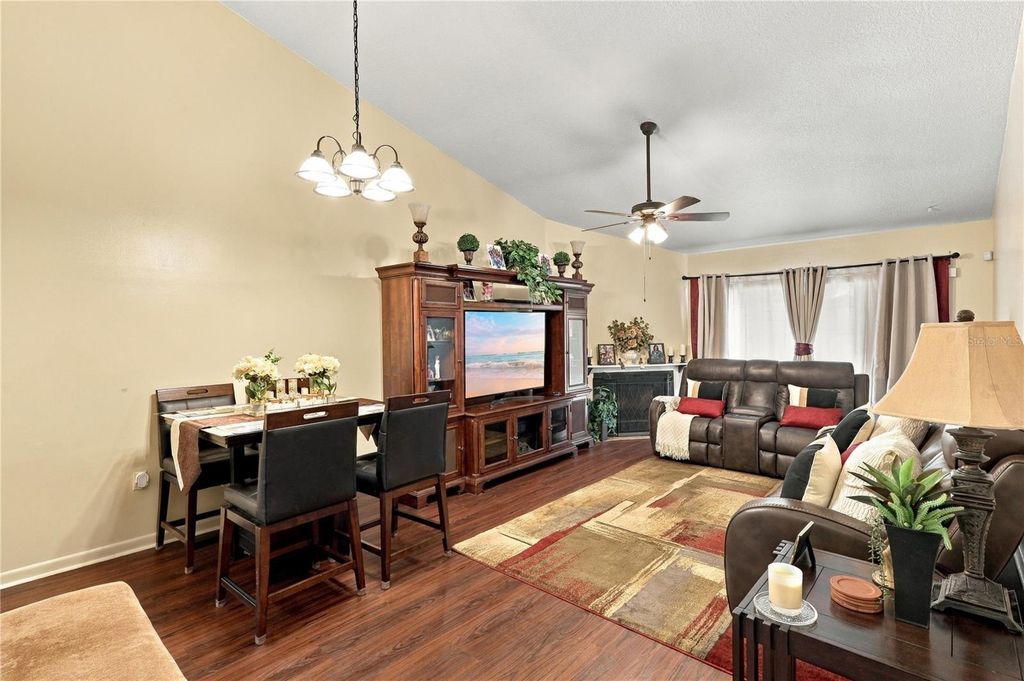 Image 16 of property listing at 4631 N PINE HILLS ROAD 110, Orlando, FL 32808