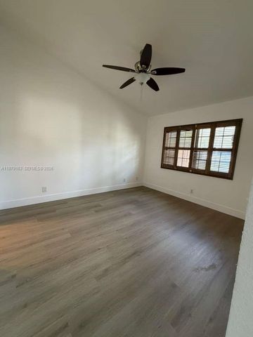 17298 NW 60th Ct, Hialeah, FL 33015