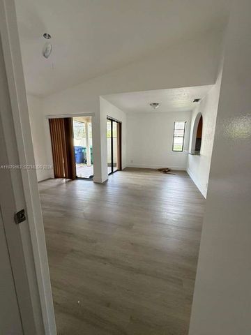 17298 NW 60th Ct, Hialeah, FL 33015