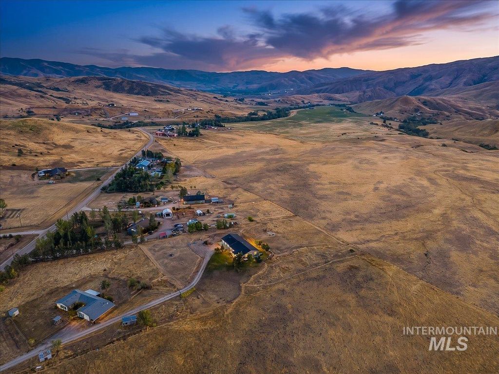 56 Jerusalem Rd, Horseshoe Bend, ID 83629 photo 2