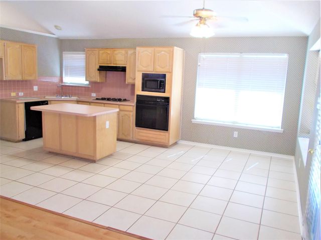 914 Heritage Parkway S, Allen, TX 75002