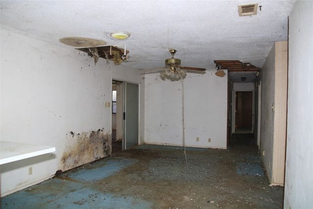 611 Cain Street, Lake Dallas, TX 75065