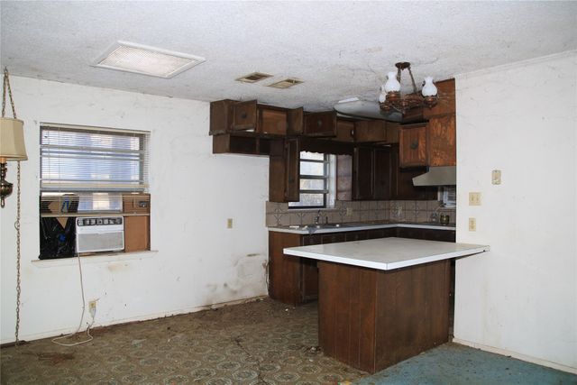 611 Cain Street, Lake Dallas, TX 75065