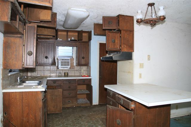 611 Cain Street, Lake Dallas, TX 75065