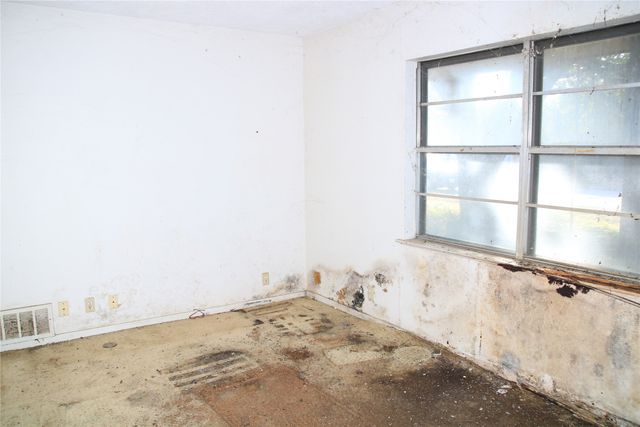 611 Cain Street, Lake Dallas, TX 75065