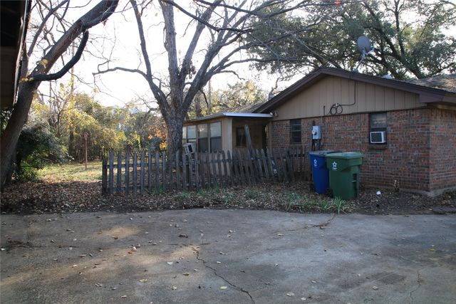 611 Cain Street, Lake Dallas, TX 75065