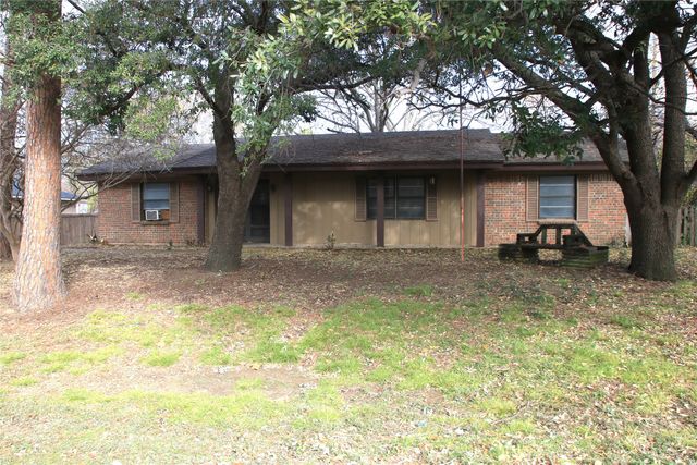 611 Cain Street, Lake Dallas, TX 75065