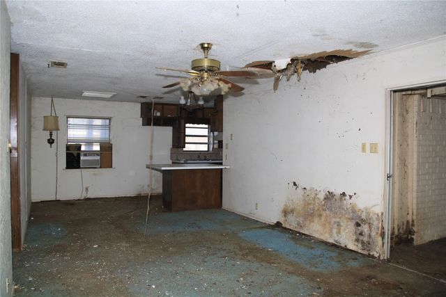 611 Cain Street, Lake Dallas, TX 75065