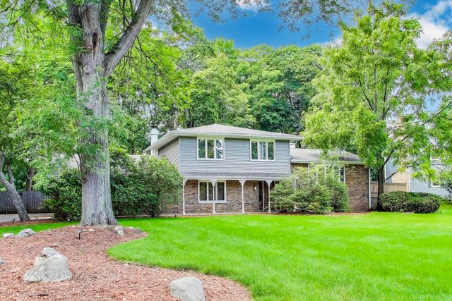 32362 N PINE Avenue, Grayslake, IL 60030