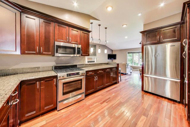 32362 N PINE Avenue, Grayslake, IL 60030