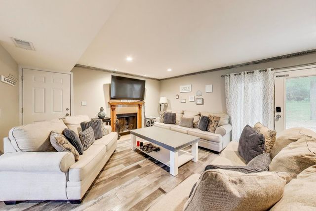 32362 N PINE Avenue, Grayslake, IL 60030