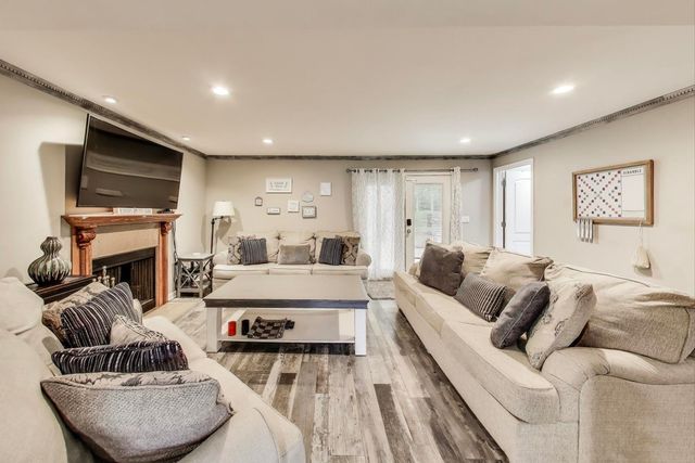 32362 N PINE Avenue, Grayslake, IL 60030