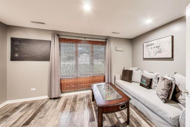 32362 N PINE Avenue, Grayslake, IL 60030