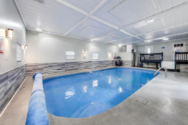 32362 N PINE Avenue, Grayslake, IL 60030