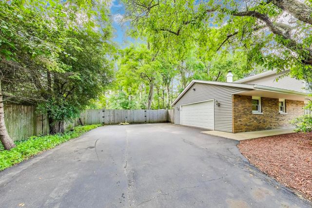 32362 N PINE Avenue, Grayslake, IL 60030