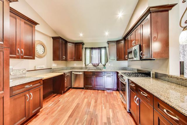 32362 N PINE Avenue, Grayslake, IL 60030