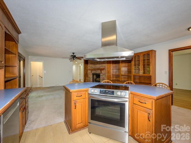 688 Grandview Drive NE, Concord, NC 28025