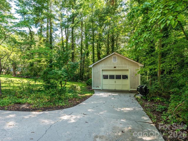 688 Grandview Drive NE, Concord, NC 28025