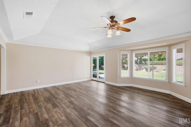 6907 Eloy Avenue, Bakersfield, CA 93308
