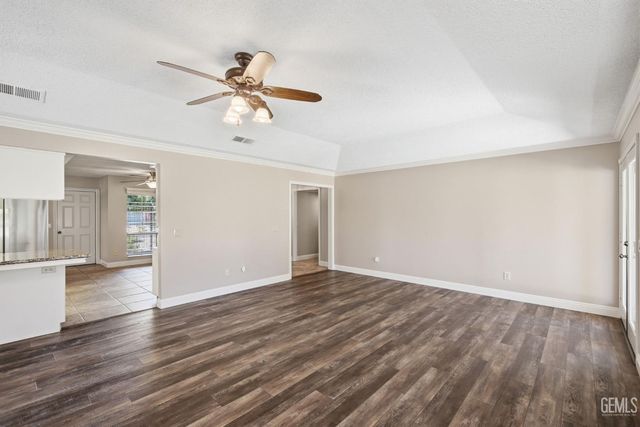 6907 Eloy Avenue, Bakersfield, CA 93308