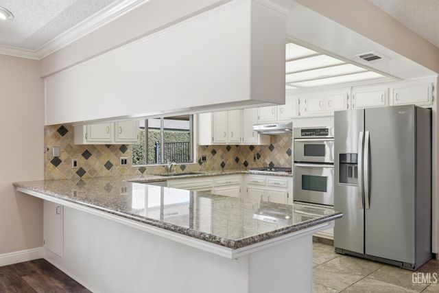 6907 Eloy Avenue, Bakersfield, CA 93308