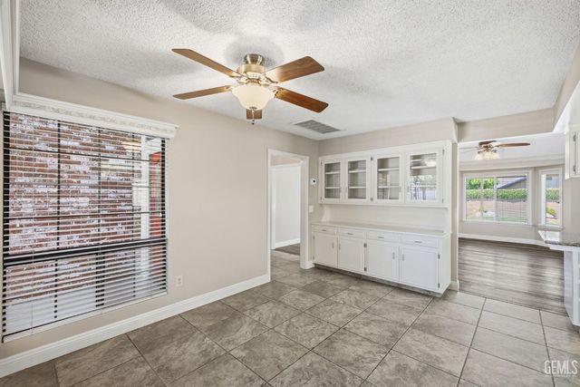 6907 Eloy Avenue, Bakersfield, CA 93308