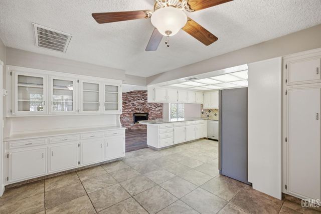 6907 Eloy Avenue, Bakersfield, CA 93308