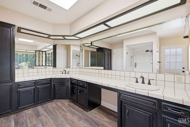 6907 Eloy Avenue, Bakersfield, CA 93308