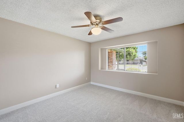 6907 Eloy Avenue, Bakersfield, CA 93308