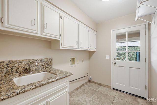 6907 Eloy Avenue, Bakersfield, CA 93308