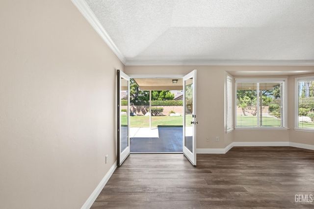 6907 Eloy Avenue, Bakersfield, CA 93308