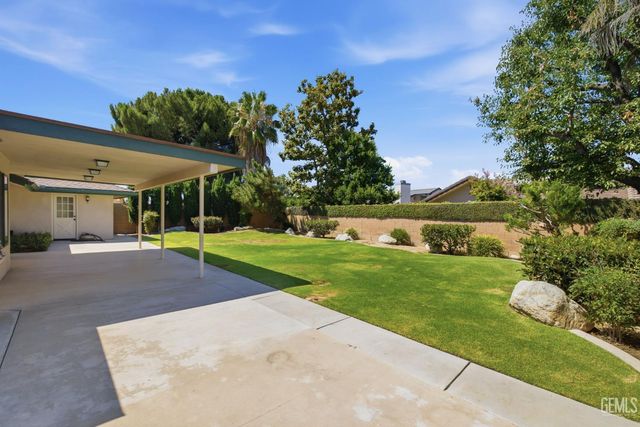 6907 Eloy Avenue, Bakersfield, CA 93308