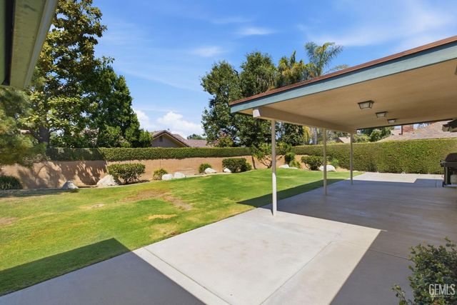 6907 Eloy Avenue, Bakersfield, CA 93308