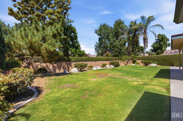6907 Eloy Avenue, Bakersfield, CA 93308