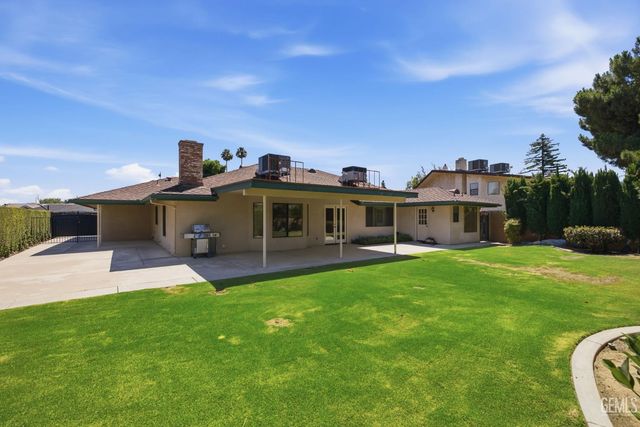 6907 Eloy Avenue, Bakersfield, CA 93308