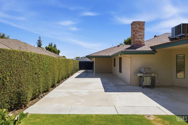 6907 Eloy Avenue, Bakersfield, CA 93308