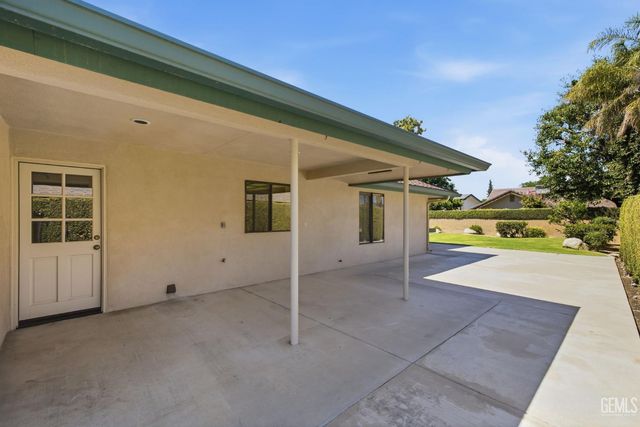 6907 Eloy Avenue, Bakersfield, CA 93308