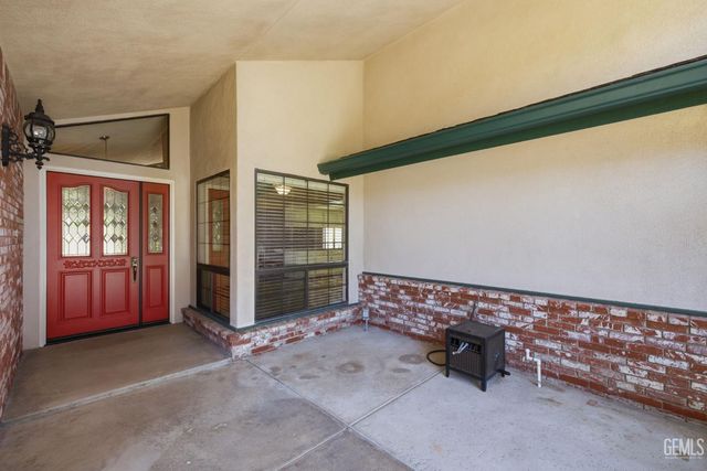 6907 Eloy Avenue, Bakersfield, CA 93308