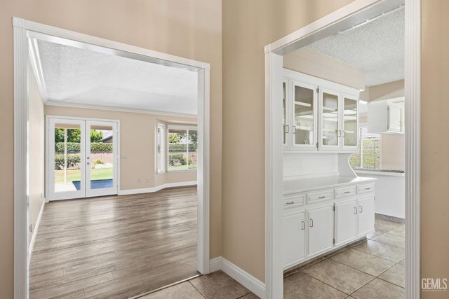 6907 Eloy Avenue, Bakersfield, CA 93308