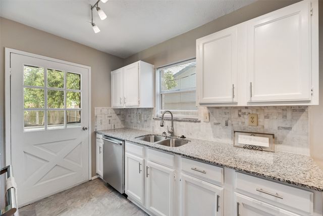 2002 Rose Hill Road, Carrollton, TX 75007