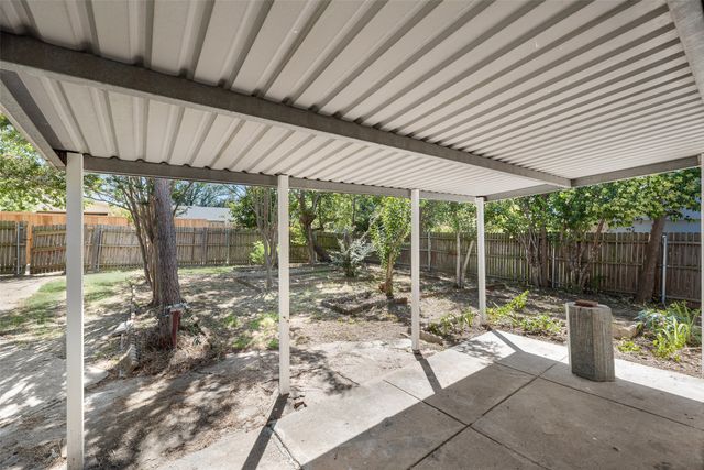 2002 Rose Hill Road, Carrollton, TX 75007