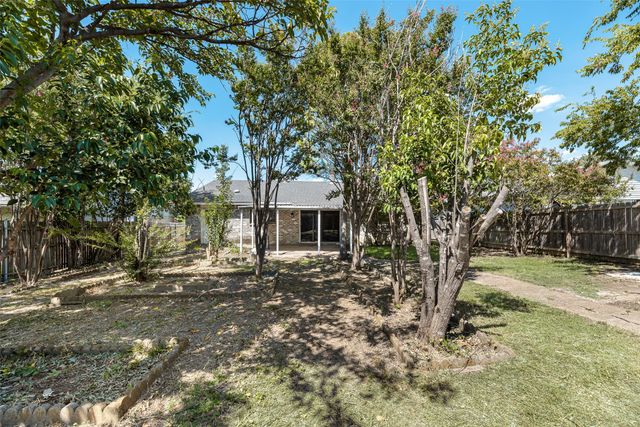 2002 Rose Hill Road, Carrollton, TX 75007