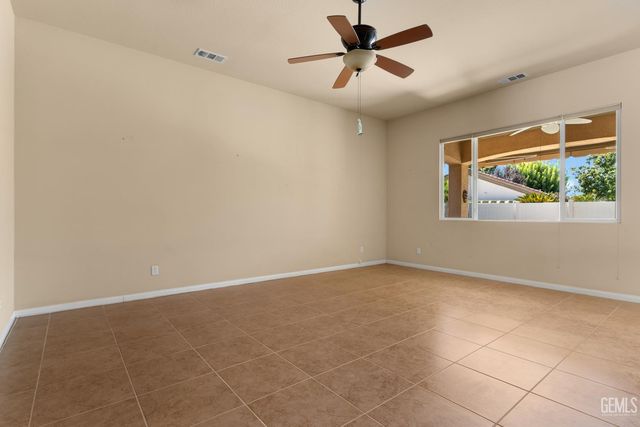5914 Park Place Drive, Bakersfield, CA 93306