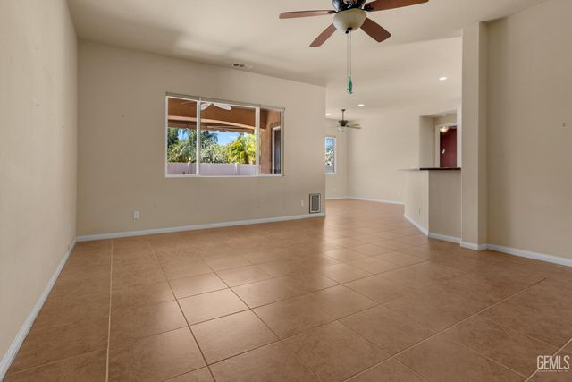 5914 Park Place Drive, Bakersfield, CA 93306