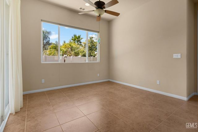 5914 Park Place Drive, Bakersfield, CA 93306